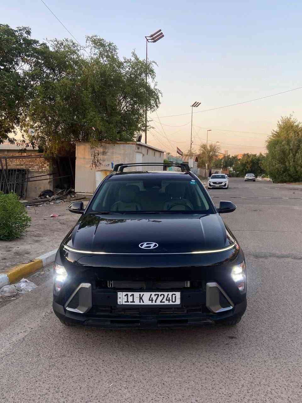 السلام عليكم 
للبيع هونداي كونا 2025 sel رقم بغداد 
ماشية 4500 ميل 
المواصفات:-
بصمه 
شاشه كبيره 
تحكم ستيرن 
قياده ذاتيه 
تبريد قطعتين 
ويل كب كروم حجم 17 
تشغيل عن بعد 
أشاره ترحيب عند الاقتراب 
لد نهاري ليلي 
محرك 2000 دوش 
كشن السايق فول كهرباء 
شاشه كار بلي 
بصمه أبواب 
عداد دجتل 
تبريد بيانو 
ثلاث وضعيات قياده 
وباقي المواصفات المعروفه 
حادثها سرقة واكو بارد بحافة البنيد موضح بالصور 
السعر ١٦٥ وبيها مجال بسيط 
مكان السياره / بغداد شارع فلسطين  
***********
