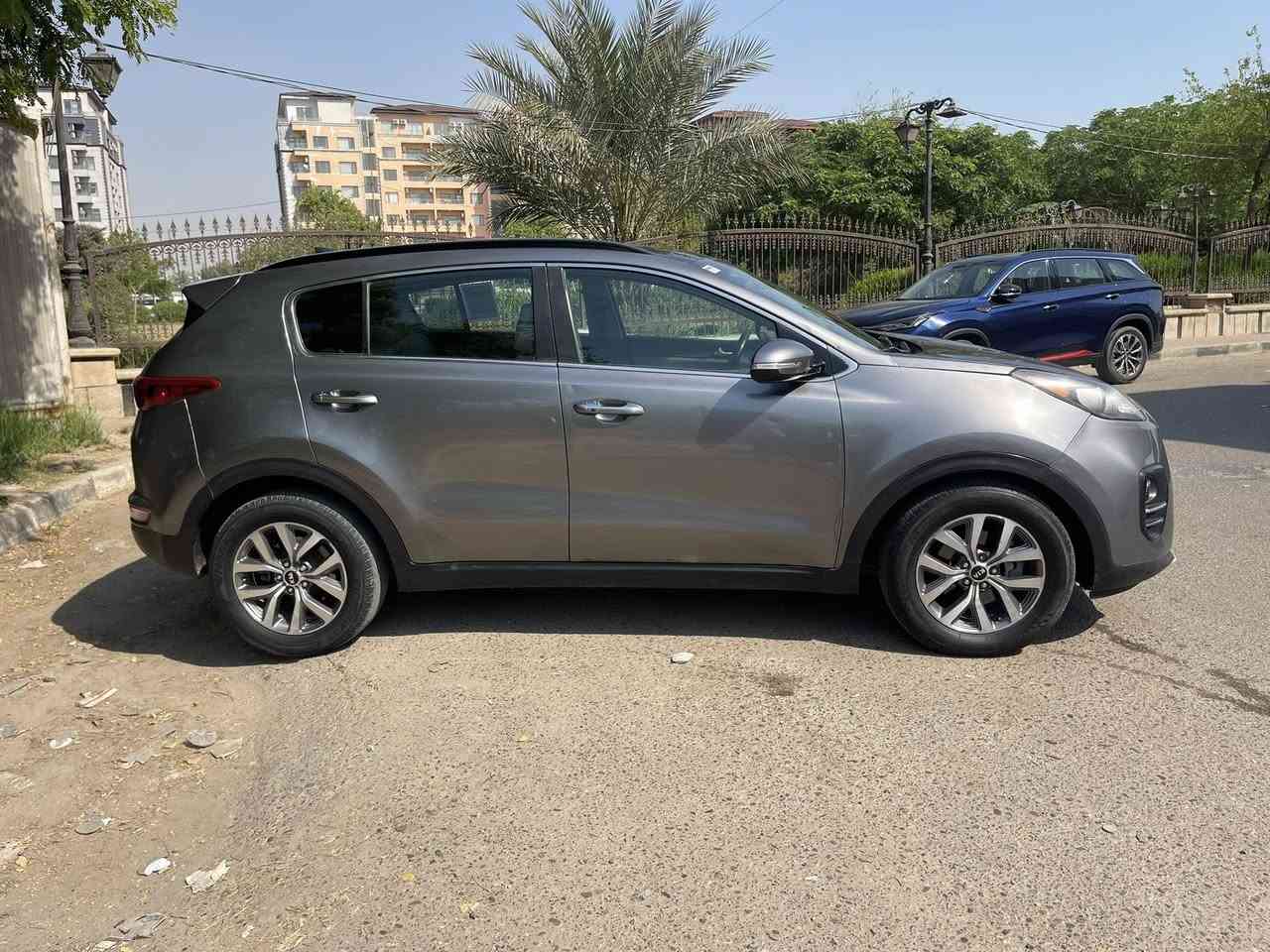السلام عليكم كيا سبورتج موديل 2018وارد امريكي الموصفات EX يعني اعلى فئه بل سبورتج بصمه بنروما باب كهرباء كشنات جلد كهرباء تدفئ تبريد تدفئ بل ستيرن مري شفط وشاره شاشه جبيره كامره دوره تحديد مسار رادار نضام فور ويل اوتو هولد حساس خلفي تزحلق  ماشيه 70الف محرك 2400 
رقم اربيل تحويل شوكت ميعجبك حادثه بنيد وهلال الجملغ الامامي ولخلفي هم بس الهلال كير محرك خير من الله السعر ب 140 وبيه مجال العنوان بغداد البياع ***********/***********
