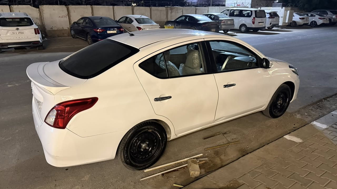 السلام عليكم صني مديل 23
ماشيه 40 الف 
دواخل بيجي 
بيها كارت شبر بالجاملغ الامامي 
سعر 112 وبيها مجال بسيط 
***********
