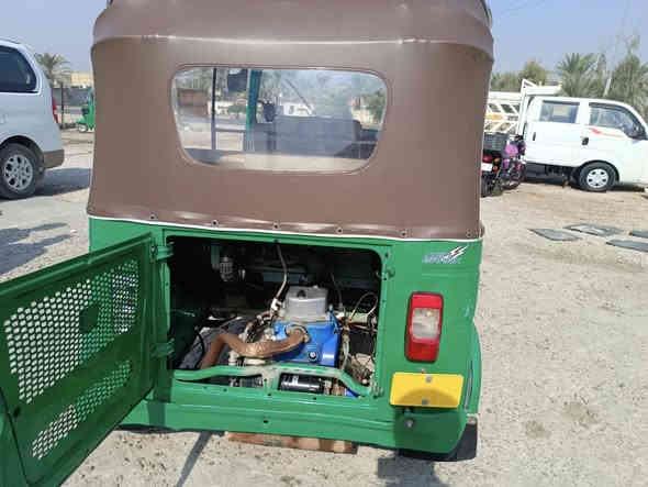 السلام عليكم 
تكتك بجاج موديل,21 
رقم وسنويه انكليزي 
بيها طخات بسيطة تكتك نضيفه مال جناي 
كهربائيات كلها شغاله 
مكينة تخبل خير من الله لا تنقيص ولا تبخير 
كلشي بيها شغال مسجل اشاير 
تخم تاير جديد 
السعر 7500 وبيها مجال للشراي 
رقمي ***********
ما متواجد علخاص
المكان بابل الحمزه الغربي
