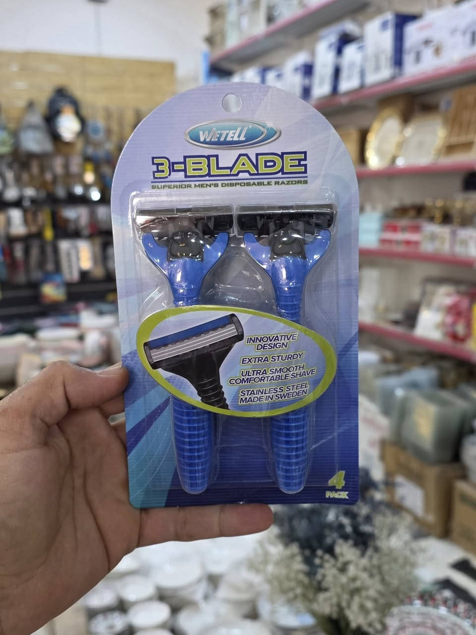 زبائن مجمع زعفران للمواد المنزلية 

وفرنالكم #مكينة_حلاقة 
تقنية الشفرات الثلاثية
توفر حلاقة أنعم وأقرب بعدد أقل من التمريرات مقارنةً بالشفرة المزدوجة ذات شريط ترطيب إضافي يساعد على تقليل تهيج البشرة 
شريط حماية يساعد على منع الخدوش والجروح ويوفر أداء حلاقة أكثر سلاسة 
رأس محوري يتحرك على طول منحنيات الوجه مما يضمن حلاقة أقرب في كل مرة

توصيل الى كافة أنحاء العراق 
للتواصل ***********
#مجمع_زعفران_للمواد_المنزلية_والمطبخ 
#الديوانية_قضاء_عفك_منطقة_العكبة_قرب_كوزمتك_روج
