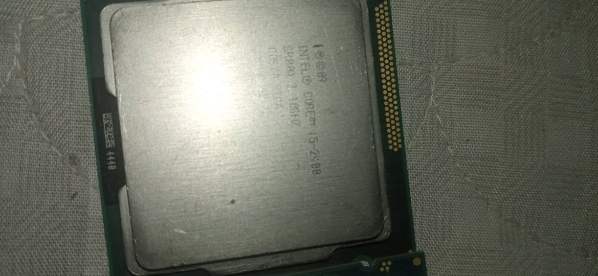 سلام عليكم
معالجين واحد i5 2400 شغال و i5 3470 شغال ابيع شلع أو قطعه حسب الطلب سعر المعالجين 35 هو والتوصيل وكيس بيها hp نظيفه نقصها بور سبلاي وهارد مواصفاتها I5 جيل رابع رام 2 الكيس سعرها 40 هي والتوصيل قفل لأن شغاله وفاحصها بالبور الخاص بيه واذا تريد أسويها كامله ومواصفاتها زينه اطلب بالخاص ورام 4gb ddr3 مال لابتوب سعرها 15 شغاله تفحصها يلا تأخذها ومذربورد Lenovo thinkpad t520 بيها معالج i5 2450m بدون رام سعرها 15 هي والتوصيل تفيد ابو الصيانه و ups مبدل بطاريه سعره 30 هو والتوصيل 
واذا تريد أبيعها شلع 
للتواصل خاص او *********** واتساب او رصيد
