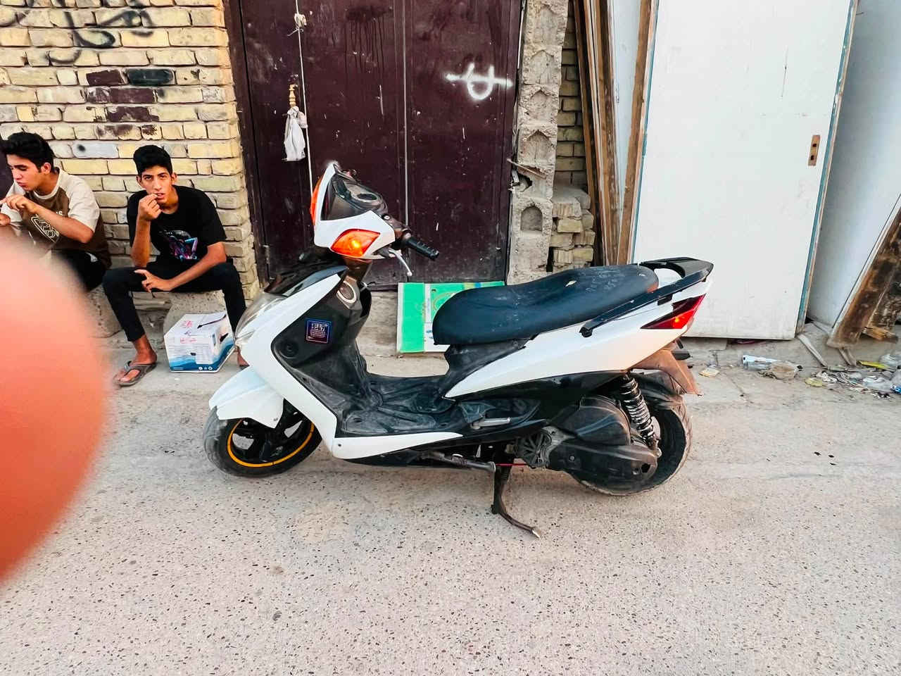 سلام عليكم سكنس لد لبيع دراجه كفر اصلي مكينه ما مفتوحه بيها صطره بل بستم العنون بغداد مدينة الصدر *********** السعر 450بيها مجال حك الجيه
