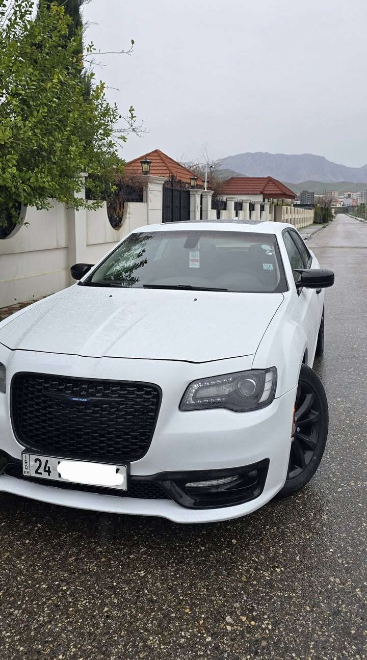 اوباما 2019 
فور ويل 6 سلندر 
بانوراما 
ستيرن تدفئة 
كشنات تدفئة وتبريد 
كشن وستيرن خزن ميموري 
مرايات قلابة مع البك 
تشغيل عن بعد 
تحكم ستيرن كهربائي 
سستم سماعات الباين 

رقم دهوك 
رقم وسنوية جديدة 
بيها غرامات 12 ورقة تنزل من السعر 

5 قطع صبغ..
بدون شاصي ودواخل وايرباك 

جداً نظيفة السيارة وبدون نقص 
استخدام شخصي 

السعر : 180 وبيها مجال 
مكان السيارة دهوك 
***********
***********
اتصال أو واتساب
