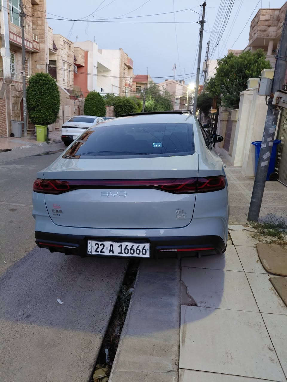 بي واي دي كوين ال موديل ٢٠٢٥ للبيع ماشي ٣٩٠٠ كم رقم اربيل سيارة بانوراما ٤ كاميرا بطارية كبير ١٢٠ كم بدون صبغ . سعر من الاخير ١٧٢٠٠$  للاستفسار واتس اب ***********
