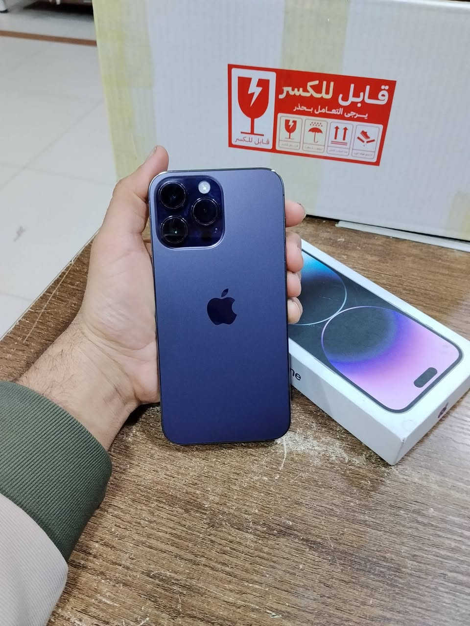 سلام عليكم / لبيع ايفون 14 برو ماكس / ذاكره واحد تبرا
جهاز اصلي ما مفتوح / ايسم / نموذج جهاز M/ امريكي 
نسبه بطاريه 95 اصليه /
جهاز بلادي مامفتوح / كامل ملحقات / كارتون كيبل جهاز / سعر 820 وبيه مجال بسيط كلش / عنواني البصره معقل ساعه شراي يتصل ***********
