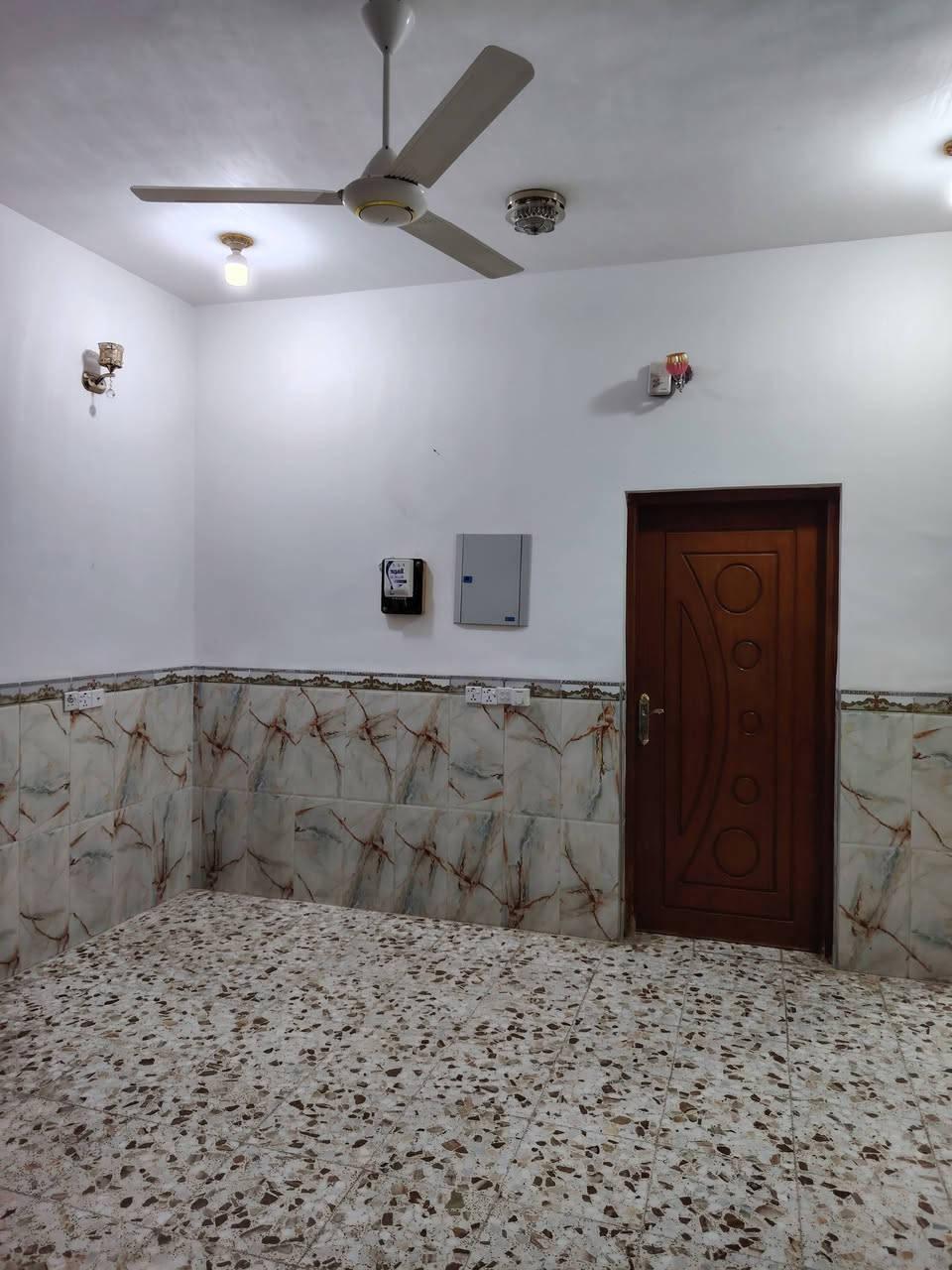 بيت للايجار بالحكم المساحه 130متر جاهز ونظيف للاستفسار الاتصال على الرقم 
***********
