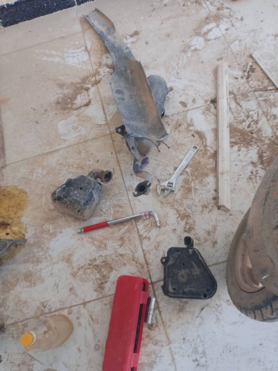 السلام عليكم غراض زعرة 
كفرات امامي سعر 10
عقل سعر 15
شوته 2
ويل وتاير جديد سعر 15 
صالنصه نضيفه سعر 10
شاصي ملحوم سعر 10
تانكي بانزين سعر 10
كابريته عدد 2 وحده تجاري وحده اصلي سعر 25
دبل امامي كامل ودبل خلفي 15 
قبق  هندر نضيف سعر 10


**إذا كنت صاحب هذا الإعلان وتريد حذفه لأي سبب، رجاءا أرسل رسالة إلى الدعم الفني**