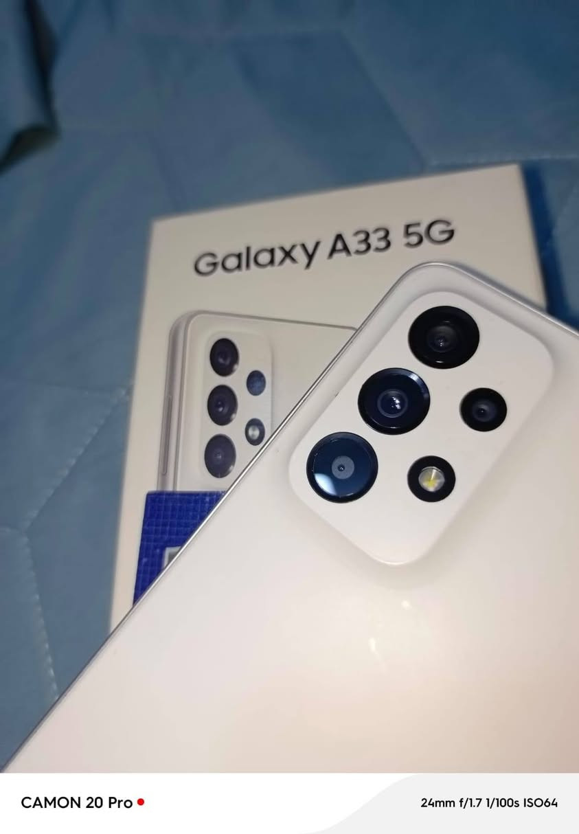Samsung Galaxy A33 5G فئة متوسطة 
مشتريه الجهاز ب ٢٠٢٣ [الوصل موجود بالصور للتأكد ] 
للبيع: هاتف Samsung Galaxy A33 5G
 الذاكرة:128 جيجابايت.
الشاشة: Super AMOLED بتردد 90Hz (ألوان زاهية وسلاسة عالية).
 الكاميرا: 48 ميجابكسل مع مثبت بصري (OIS) لتصوير ثابت وواضح.
 البطارية:5000 مللي أمبير (تكفي استخدام يوم كامل) مع دعم الشحن السريع.
 
المتانة:الجهاز مقاوم للماء والغبار بمعيار IP67.
 
الشبكات:يدعم الـ 5G.
حالة الجهاز: 
الشاشه نظيفة 
الجهاز مشتريه في 2023، استخدام شخصي، نظيف جداً ومحافظ عليه (ما مفتوح ولا مصلح).
المكان:
بغداد - حي القاهرة ~الاعظمية 
**السعر المطلوب:  200  الف وبيه مجال


**إذا كنت صاحب هذا الإعلان وتريد حذفه لأي سبب، رجاءا أرسل رسالة إلى الدعم الفني**