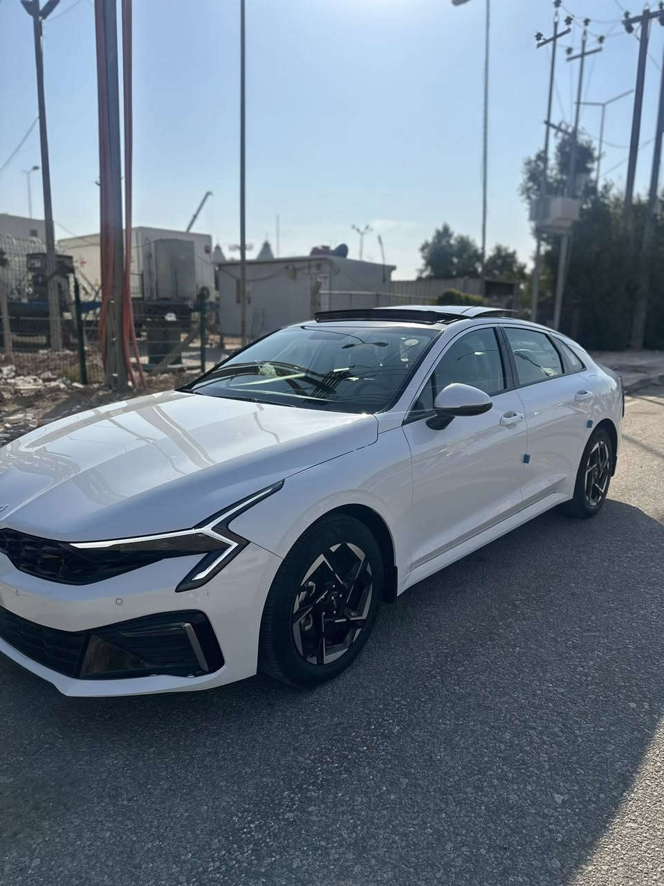 السلام عليكم كيا 5 موديل 2024
وارد خليجي مكفوله كفالة عامة من كلشي 
السيارة رقم اربيل محرك 2.5 فول موصفات 
سياره بالضمان مال الشركه نيم 
السعر230 وبيه مجال 
عنوان النجف الاشرف 
للاستفسار والاتصال *********** وبيه وتساب  اعتذر ع المراسله غير متفرغ
