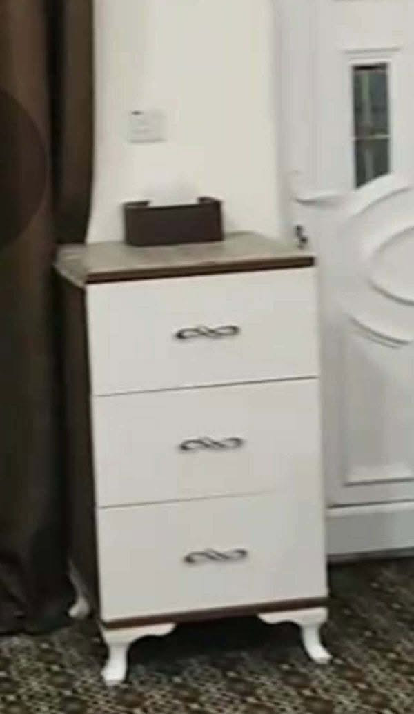 غرفه نوم نضيفه ٦ قطع سعرهه ٢٥٠ بيهه مجال للشراي ***********
