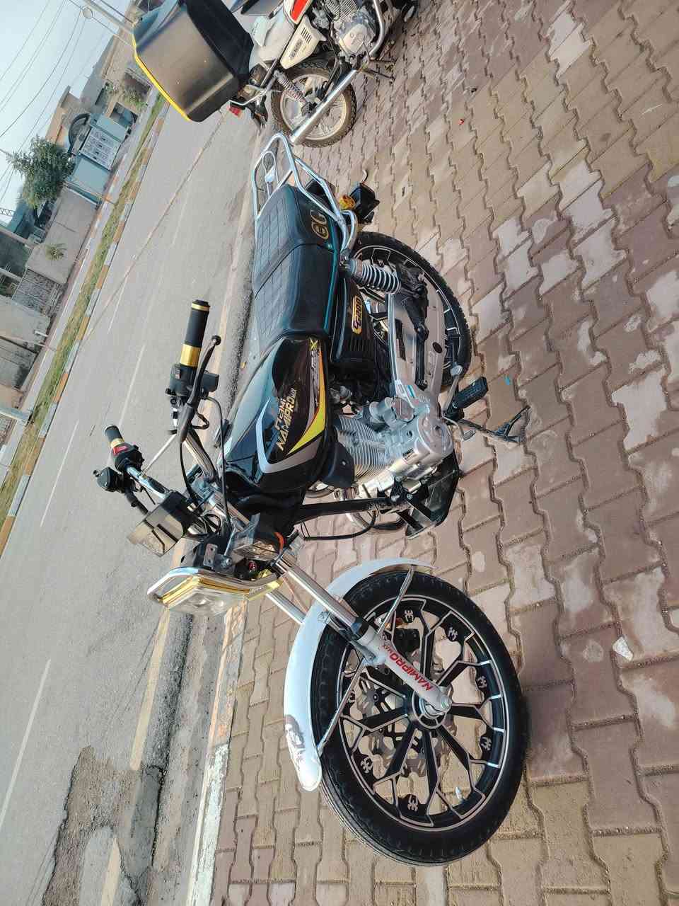 سلام عليكم دراجة لبيع موديل ٢٥ مكينة ٢٠٠ نامي برو محسن فول نضافه كل نقص مابيه مكاني جلولاء سعر ٧٣٠ وبيه مجال ***********
