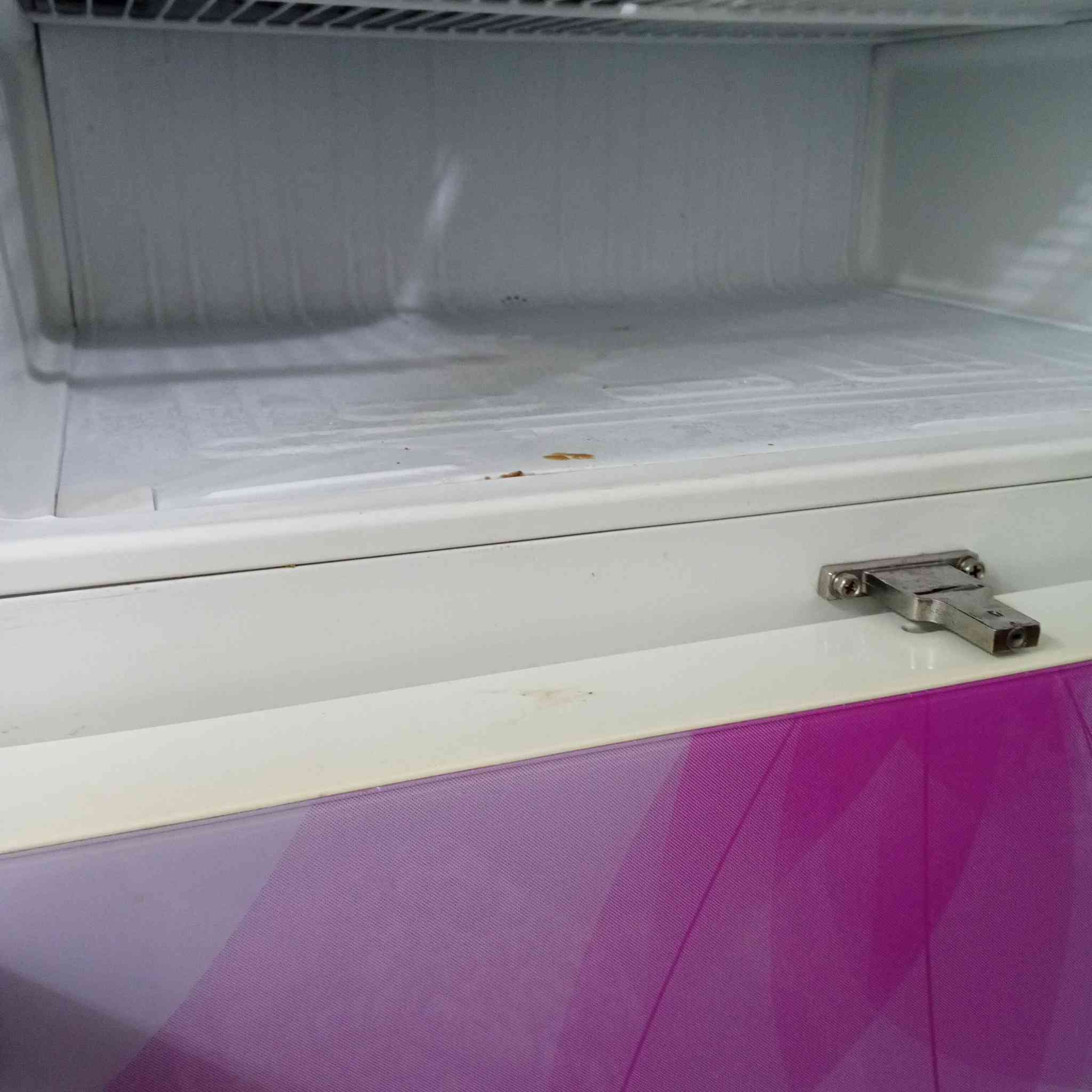 السلام عليكم عندي ثلاجة مستخدمه بس استخدامه على نظافة حجمه 24السعره 450 والله نظيفه ومداخل تصليح ابد والله ***********
