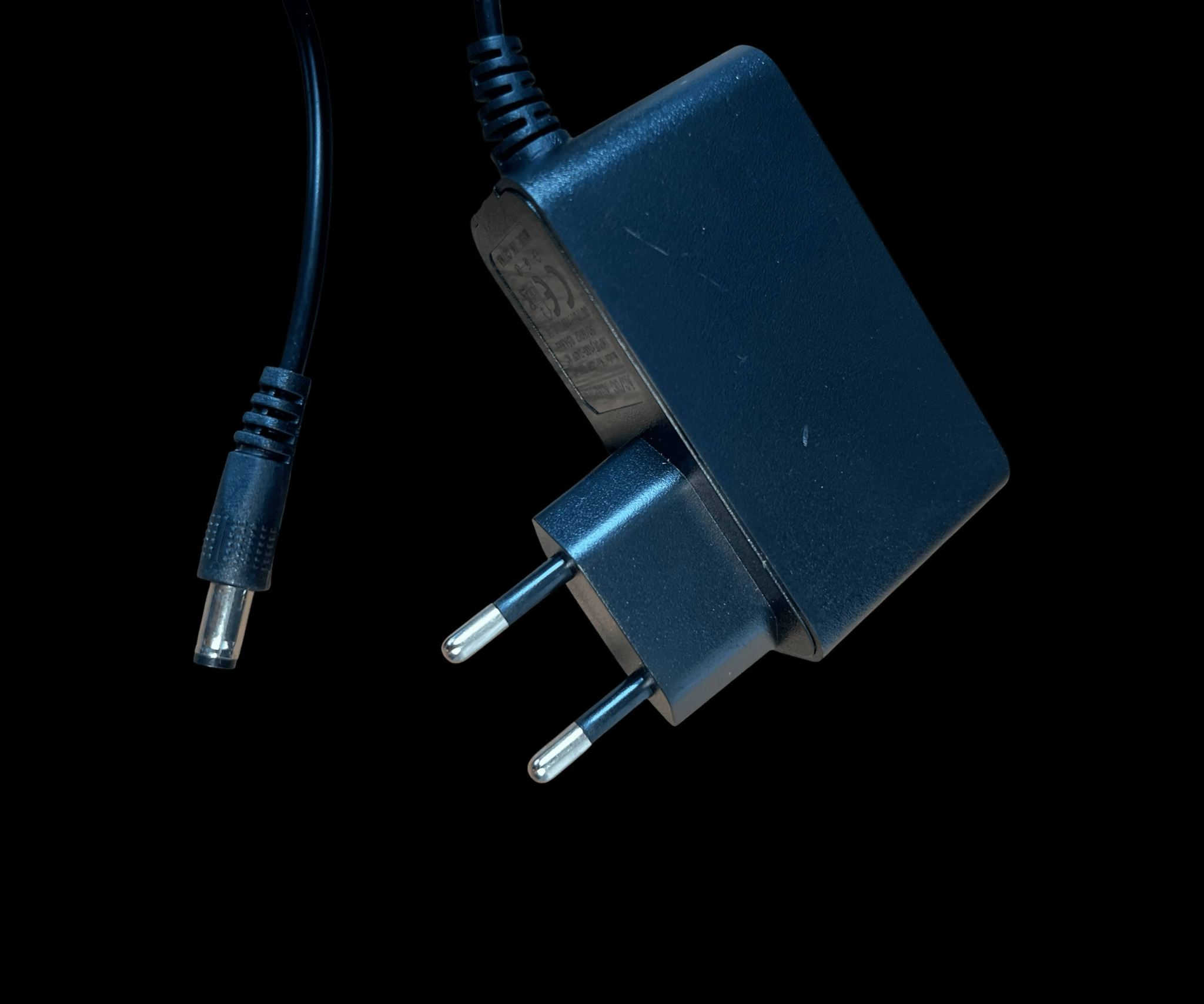 بديل الشاشات والبلازما
عرض الأفلام والمسلسلات في المنزل في المخيم في السفر في اي مكان بجودة شاشة كبيرة.
بروجكتر LED صغير محمول متعدد المنافذ

الاستخدامات

عرض الأفلام والمسلسلات في المنزل بجودة شاشة كبيرة.
تشغيل فيديوهات تعليمية أو عروض تقديمية.
مناسب لغرف النوم، المجالس، الرحلات والسفر.
تشغيل محتوى من USB أو توصيل لابتوب  رسيفر عبر HDMI.
عرض محتوى الهاتف
المميزات
تقنية عرض: LED.
دقة مدعومة: HD  Full HD (يدعم Ultra HD input).
عدسة مطلية بطبقة Highlight Coating Lens لتحسين وضوح الصورة.
عجلة تركيز يدوية لضبط وضوح الصورة.
إمكانية تدوير الجهاز وتغيير زاوية العرض.
يعمل على كهرباء مباشرة 
طول سلك الكهرباء: 140 سم.

السعر 60 الف
للطلب ارسال رساله على الخاص


**إذا كنت صاحب هذا الإعلان وتريد حذفه لأي سبب، رجاءا أرسل رسالة إلى الدعم الفني**