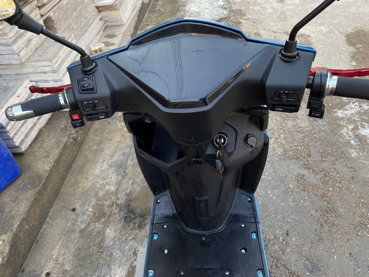 السلام عليكم دراجه شحن  للبيع نوع  سكنس  دراجه جديده كلش  مستخدمه كلش قليل  6 بطاريات مشتريه من شركه الجوهرة البحرية ب 975
 مشتريه بتاريخ 2025/8/18
هاي صور الدراجه ب المنشور 
الله شاهد الدراجه كلش جديده الملف 2000  و سرعه الدراجه 95 حقيقي 
 جديده و قليل مستخدمه  
الوصل  مال شراء بالمنشور 
سعر الدراجه ب 850 وبيه مجال العنوان بغداد البياع
تقاطع درويش حي المعالف 
شارع دكتور حافظ تقاطع الربيعي الاستفسار اكثر على الرقم ***********
