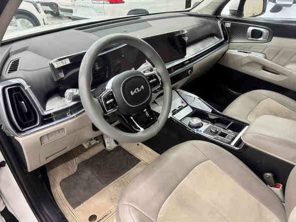 السلام عليكم ورحمة الله للبيع كيا سورنتو رقم بغداد موديل 2024 ماشيه 20 الف استلام صفر كفاله عامه مغلفه PPF مغلفه كشناتها محرك 6 سلندر 7 راكب 3 قطع تبريد كشنات كهرباء جنطه كهرباء اريل ابيض شاحن لاسلكي شفتات ستيرن كير ماوس سايد بريك بصمه سعرها 317 وبيها مجال قليل مكانها بالرمادي الشراي يتصل ***********
