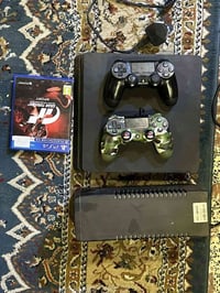 بلي فور للبيع جوستكات ثنين  اقراص ثنين فيفا ٢٣ وكران تورسمو ويو بي اس ...