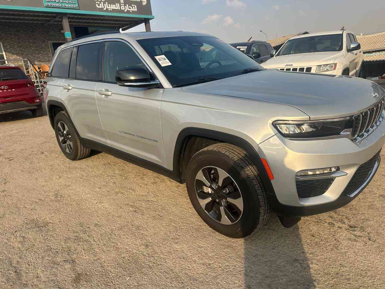 � للبيع – جيب جراند شيروكي هايبرد 2024 (4xe) 🔥

المواصفات:

• موديل: 2024

• نوع: هايبرد Plug-In

• محرك 2.0 تيربو + محرك كهربائي

• قوة 375 حصان وعزم قوي للطرق الوعرة 

• نظام دفع رباعي 4×4

• جير أوتوماتيك 8 سرعات

• مدى كهربائي يقارب 40 كم على البطارية 

• شاشة كبيرة + أنظمة أمان حديثة

• الممشى : 84,000 كيلوا

• السيارة مغلفة ppf امريكي 

✨ سيارة قوية، اقتصادية بالوقود، وتكنولوجيا هايبرد حديثة تجمع بين البنزين والكهرباء.

📍 السيارة متوفرة في بعقوبة

السعر :315 ورقة 

السيارة مرقمة بغداد 

هزة وسنوية جديدات 2026 

📩 ***********
