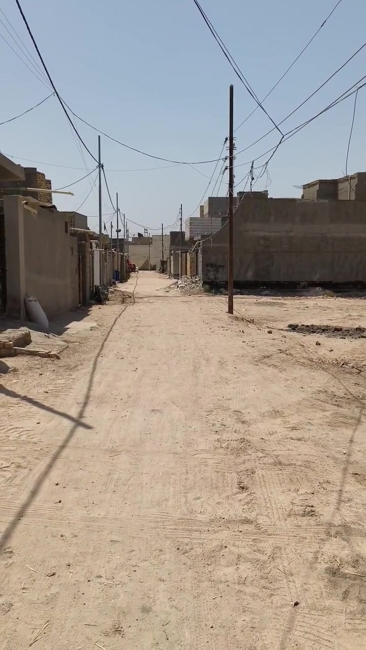 السلام عليكم بيت للبيع مساحته ١٠٠متر 
سند ٢٥ شراي يتصل  ***********

