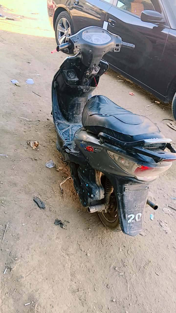 دراجه حلوة مثل ما بل صوره دراجه ماكس بل مشي ما تنكض شلع شلع بس بيهة خيط بخار نكره سلف للستفسار ***********
