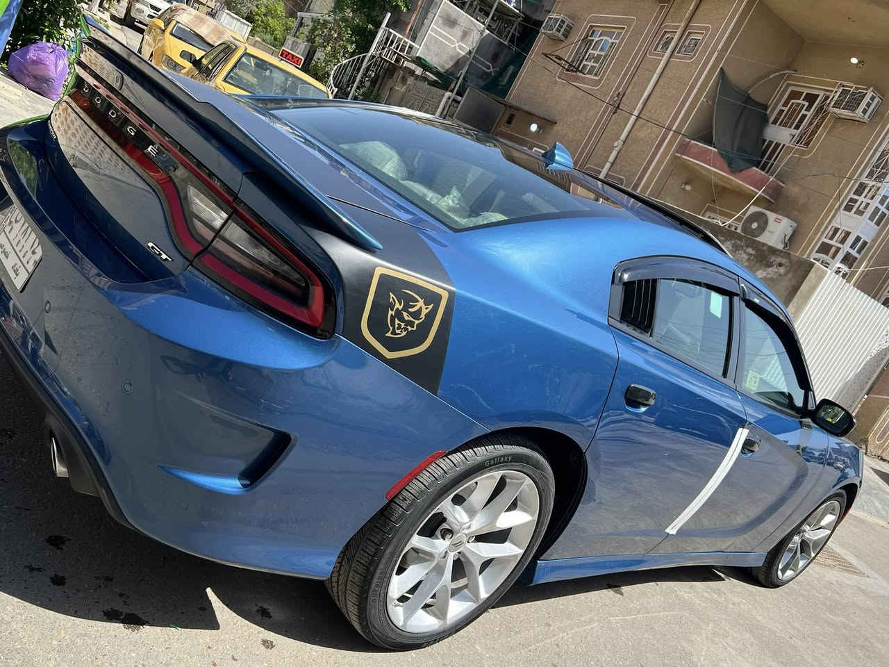 السلام عليكم للبيع جارجر خليجي Gtبلاص  وكاله ليث العبيدي ماشيه 57 الف ميل سياره جديده ومملعوب بيها علئ حطه الشركه لون بحري مميز  رقم بغداد تحويل ثاني يوم بيها بارد بسيط بلباب مال سائق 
العنوان بغداد الكريعات الكويتي  ***********
