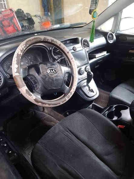 سياره كيا رندو للبيع موديل 2009 محرك 2400 أربعة سلندر وارد امريكي كير محرك مكفوله ومضمون مصبوغه حزام كهربائيات شغاله السيارة بأسمي السنويه 2029 السعر 74 وبيه مجال مكاني راوه رقم الهاتف ***********
