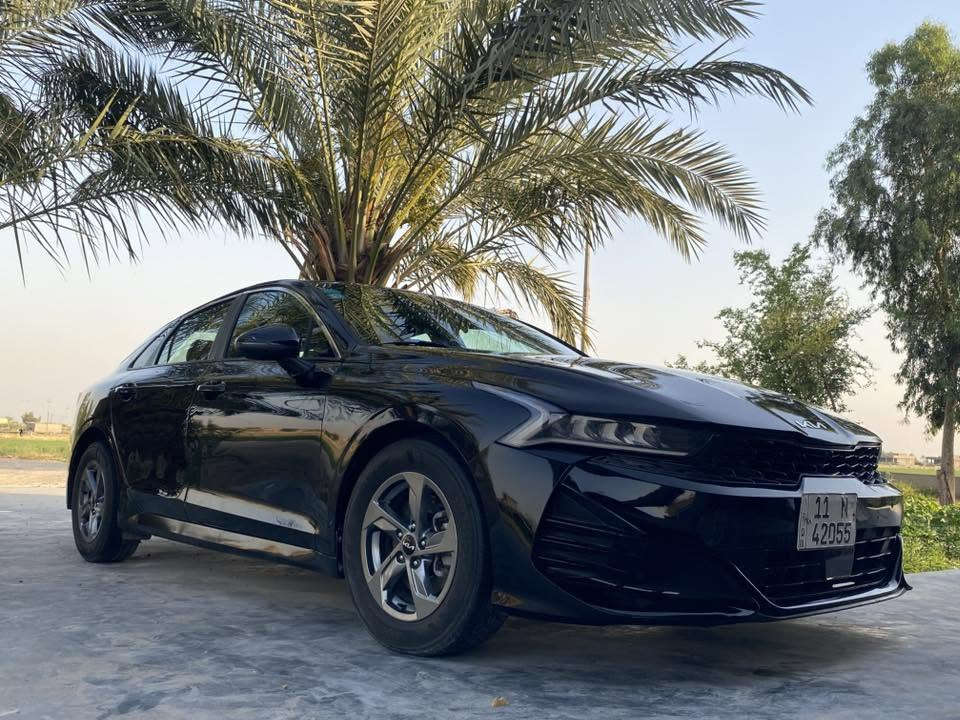 للبيع كيا K5 GT-Line موديل 2023
محرك 1600 تيربو (1.6T) 
ماشيه 64 الف 
كير أوتوماتيك 8 سرعات
لون اسود صبغ احزام / وارد امريكي

المواصفات:
• تشغيل بصمة + تشغيل عن بعد
• دخول ذكي (Keyless)
• شاشة كبيرة + Apple CarPlay & Android Auto
• شاحن لاسلكي
• كاميرا خلفية + حساسات
• رادارات + مثبت سرعة ذكي
• Lane Assist + Blind Spot
• فتحـة سقف بانوراما
• قياده ذاتيه
• ستيرن تدفئة
• ترحيب بالسائق
• مقاعد GT-Line جلد/سبورت
• ستيرن رياضي
• إضاءة LED كاملة
• كشنات داخل باللون الاحمر 
• نقاط عمياء 
• USB + AUX + Bluetooth
• ريموت ستارت والتحكم بالمناخ
• وضعيات قيادة متعددة ( SMART / NORMAL / SPORT / CUSTOM )
 وباقي مواصفات الجي تي لاين معروفة

محرك وكير وشواصي وتبريد كفاله عامه شرط تحويل مباشر وهزه جديده السعر 130 
*********** وتساب
