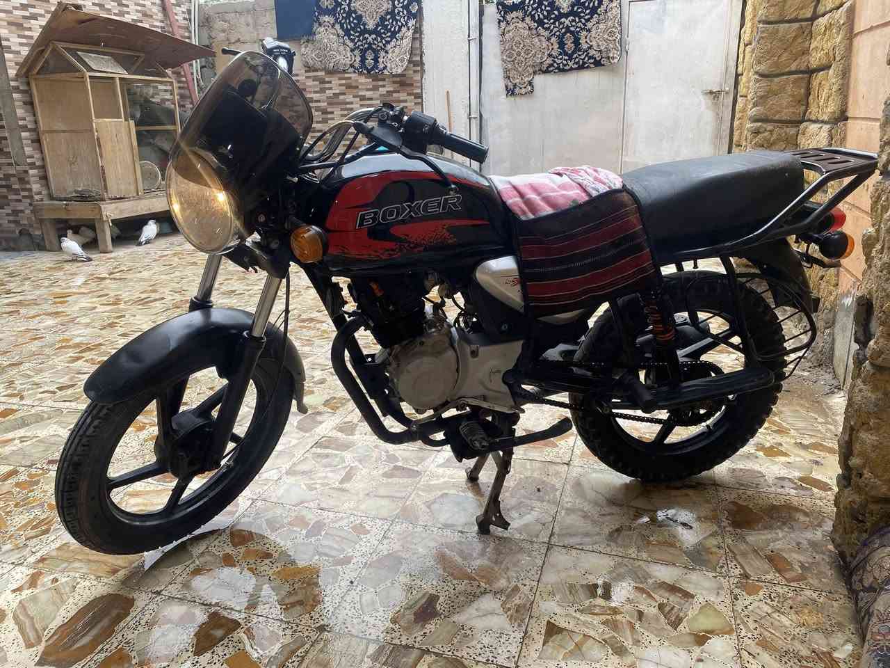 كربلاء طريق النجف
سلام عليكم بوكسر للبيع مديل 2022 دراجه جديده ما مشتغله دلفري مكينه نعامه كهربائيات كلها شغاله بلادي 
معدل وشلعه تخبل دراجه جامده وحلوه كلش  دارجه اوراقها ضايعه وعندي رقم الوكيل انطيك رقم الوكيل وانته روح طلع لاوراق من يمه اكفلها سرقة وعشائر السعر 600 للستفسار ***********
