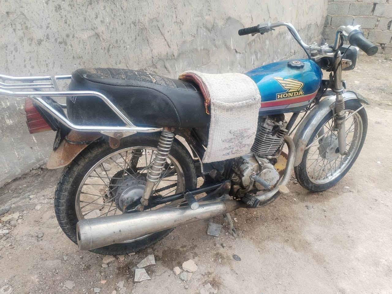 سلام عليكم اربع كير للبيت كلك كفوله من السرقه دراجه كلشي ما نقصه مال شغل مثل ما تشوف بل صوره مستعجل على بيعته السعر ٢٠٠وبيه مجال مو شراي لا يتصل وجاء ***********
