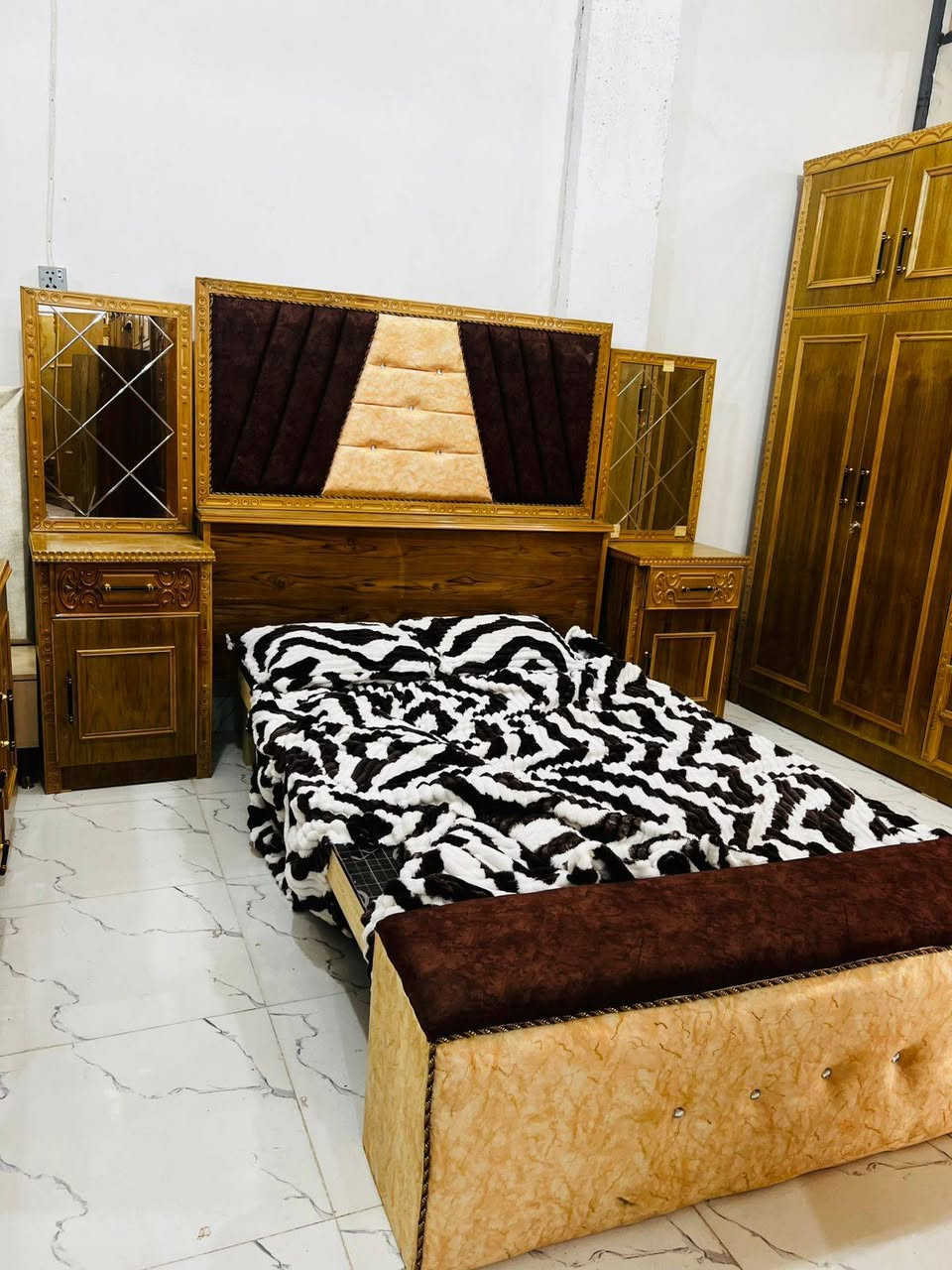 السلام عليكم
معرض الميار للاثاث المنزلي

العنوان القيارة قرية اجحله 

عرض خاص💥💥 جديد وحصري

غرفه طابقين خمسه ملم 

سعر900💥💥 

هاذا سعر نقد

ملاحضه   ملاحضه
متواجدين  بلمعرض طيلة ايام العيد

المعرض مفتح     
وحياكم الله
 التواصل عل ارقام التاليه 

***********

***********
