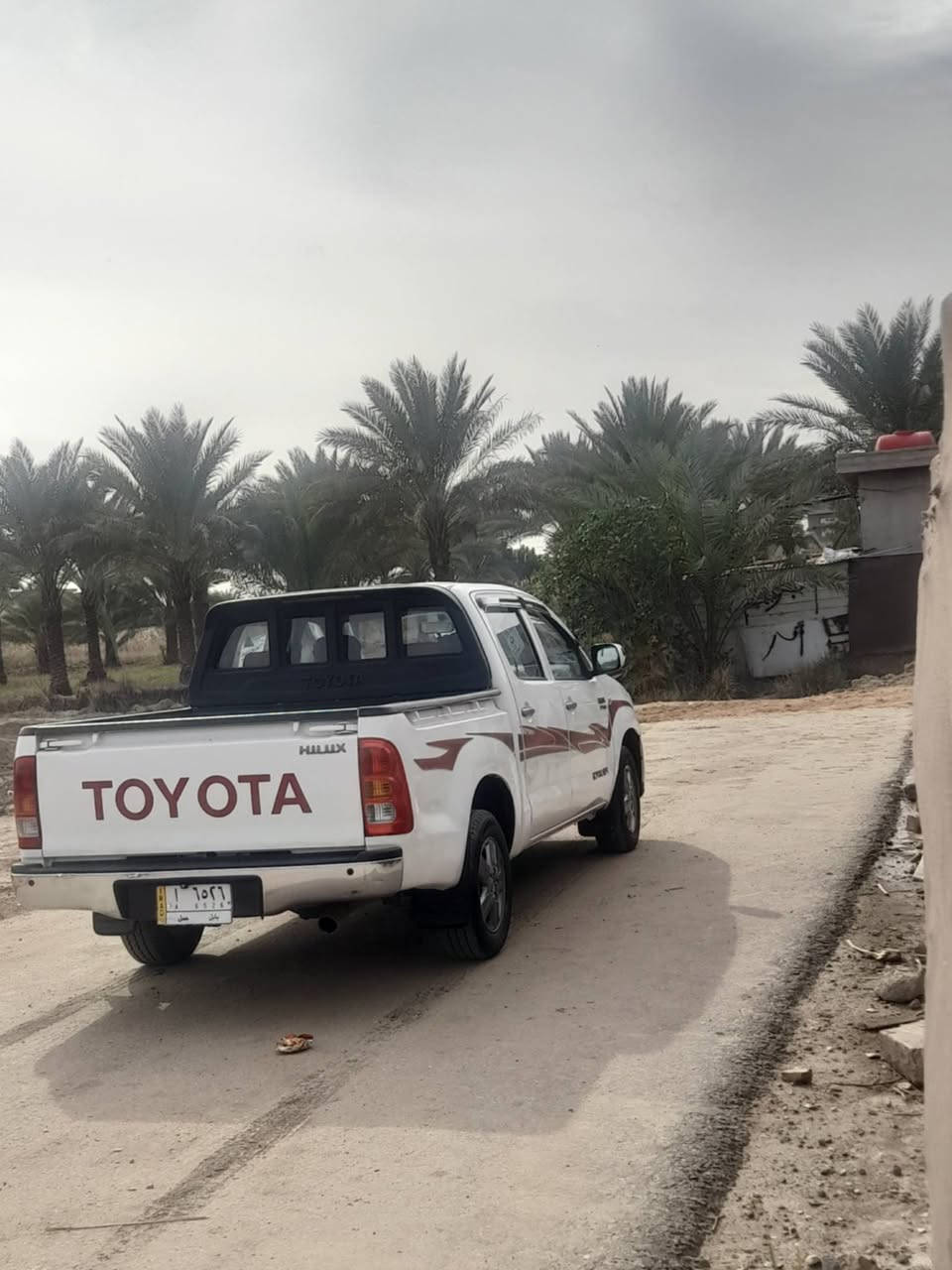 سلام عليكم سياره تيوتا موديل  2011    للبيع سعود شاصي 19 السعر 170وبيه مجال على البلاد من محرك من كير من صبغ كفاله مكان السياره بابل والاتصال على هاذه الرقم ***********  ***********
