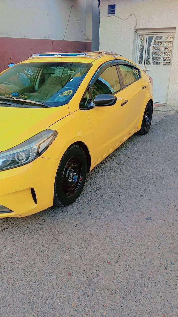 فورتي 2017 وارد امريكي ضربتها جاملغ اليمنه وبنيد مع تبديل القطع مع شويه لغد اليمنه  سياره كامله
بيع او مراوس  23 أو  24 تكسي فقط
مكاني بغداد 
السعر 115
***********
