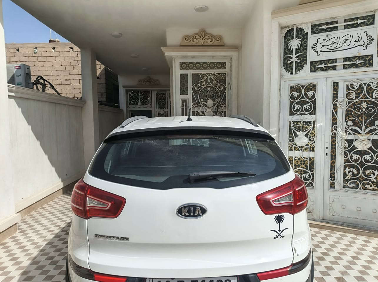 السلام عليكم كيا سبورتج 2012 خليجيه رقم بغداد الجديد مكفوله بدون صبغ سياره جديده كلش ماشيه 152جاهزه كير محرك صدر جديد تبريد تخم تاير مواصفات تحكمات حاكيه كامره خلفيه ويل كب هندبريك بالرجل سياره مابيها اي نقص سعرها 155وبيها مجال مكاني الأنبار قضاء الحبانية ***********
