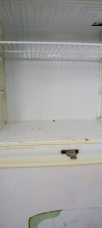 للبيع ثلاجه السعر 50 رقم  يتصل علي على الرصيد 07727161125