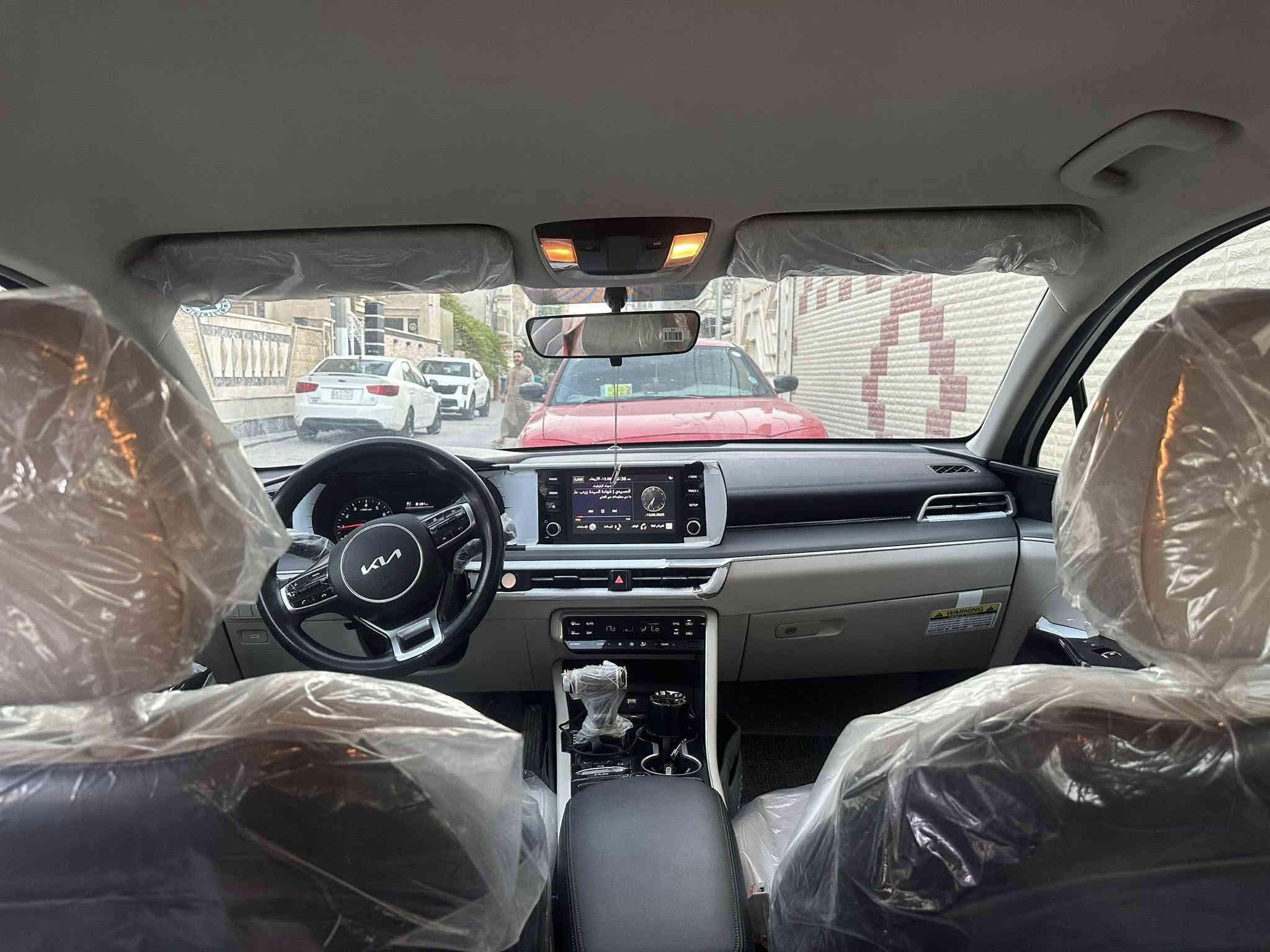 السلام عليكم 
k5 للبيع 
موديل 22  سعر 197 

مواصفات خليجي كفاله عامه محرك 2000 دوش كشنات جلد 
قطعتين تبريد 
تشغل عن بعد 
كشن كهرباء 
5 وضعيات قياده 
رادار خلفي امامي 
ترحيب عند الاقتارب
ماشيه 63 
سياره جديده عل وضع الشركه 
بيه فقط شخط جداً بسيط 
رقم اربيل الجديده بسمي 
مكاني بغداد الحريه 
للاتصال على الرقم ***********
