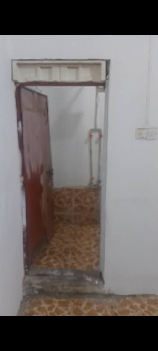 مشتمل للأيجار طابق ثاني في حي الثوره يحتوي على غرفه كبيره واستقبال ومطبخ وصحيات وبلكون للأستفسار الاتصال على *********** عمارة, ميسان
