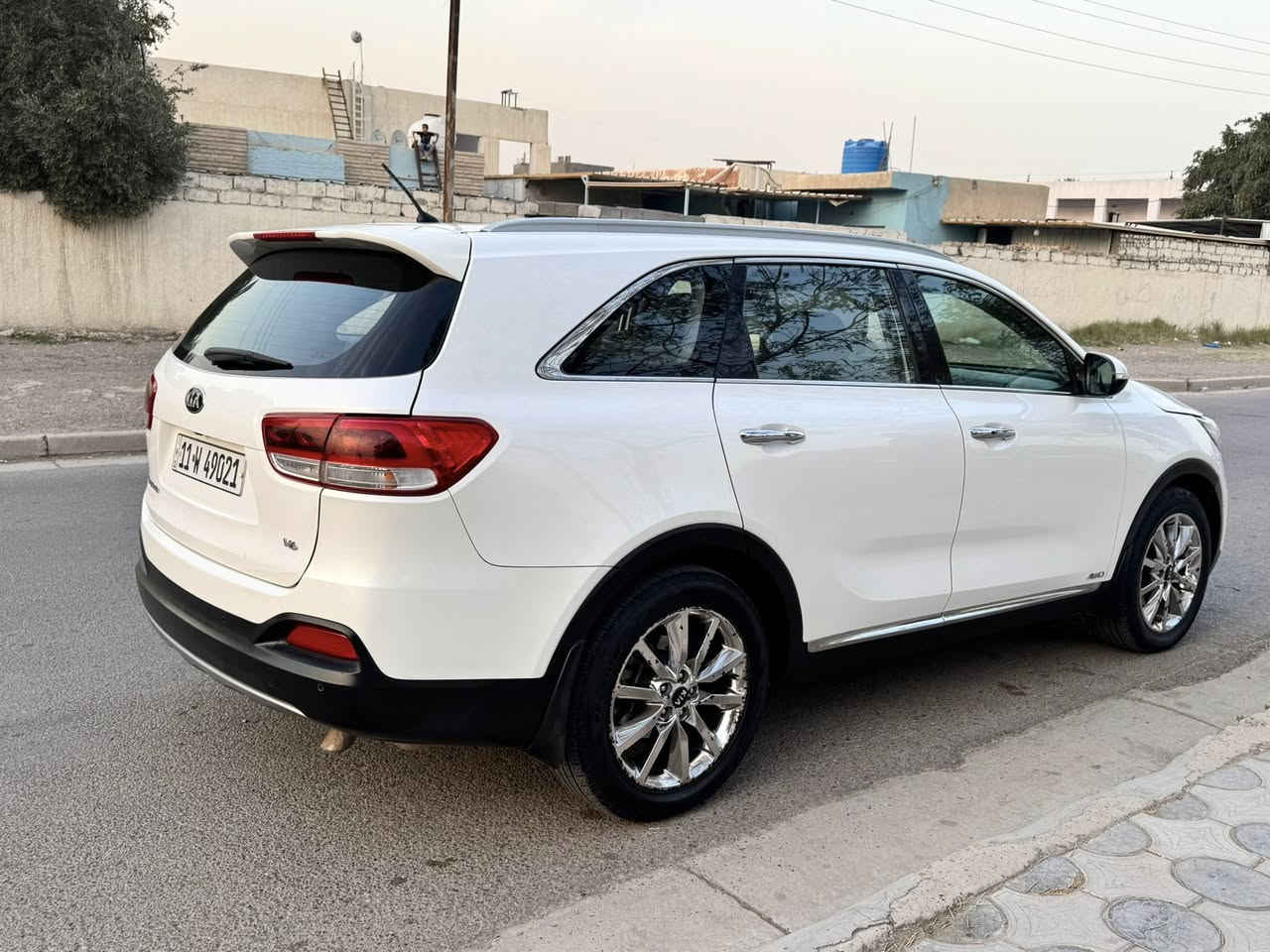 السلام عليكم سورنتو ٢٠١٦
رقم بغداد دولي باسمي سنويه و هزه جديده 
خليجي  مكفولة من الصبغ و التبديل فول مواصفات ١/١ بصمه  محرك ٦ سلندر بانوراما فور ويل هندبريك دكمه و جلد كشنات تدفءه و تبريد و جنطه كهرباء و لايت زينون و زراك لايت  و بك لايت لد و ٧ راكب و ٣ قطع تبريد  و السياره محرك و كير بلادي ما مفتوح و ماشيه ١١٥ الف و السيارة بيهه شويه بارد بلحافه مال قبق الجنطه كد شبر .  تخم تاير و صدر جديد و مكان السياره بغداد حي الجهاد السعر ٢١٢ ورقه و هذا رقمي *********** علي
