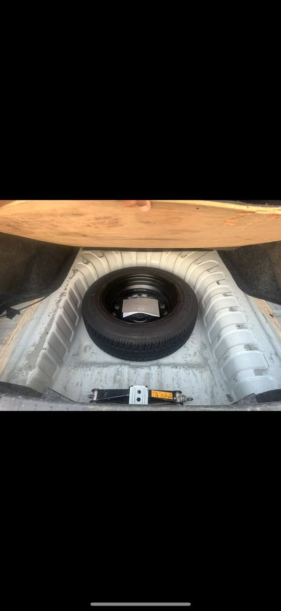 سلام عليكم سني موديل 2020 هنديه نظيفه سياره كير مكينه مكفوله تخم تاير جديد مكفوله من ضربه وتبديل سنويه 31 هيئه مصفره سياره باسمي بغداد حي القاهره رقم *********** سعر 113 وبيها مجال بسيط
