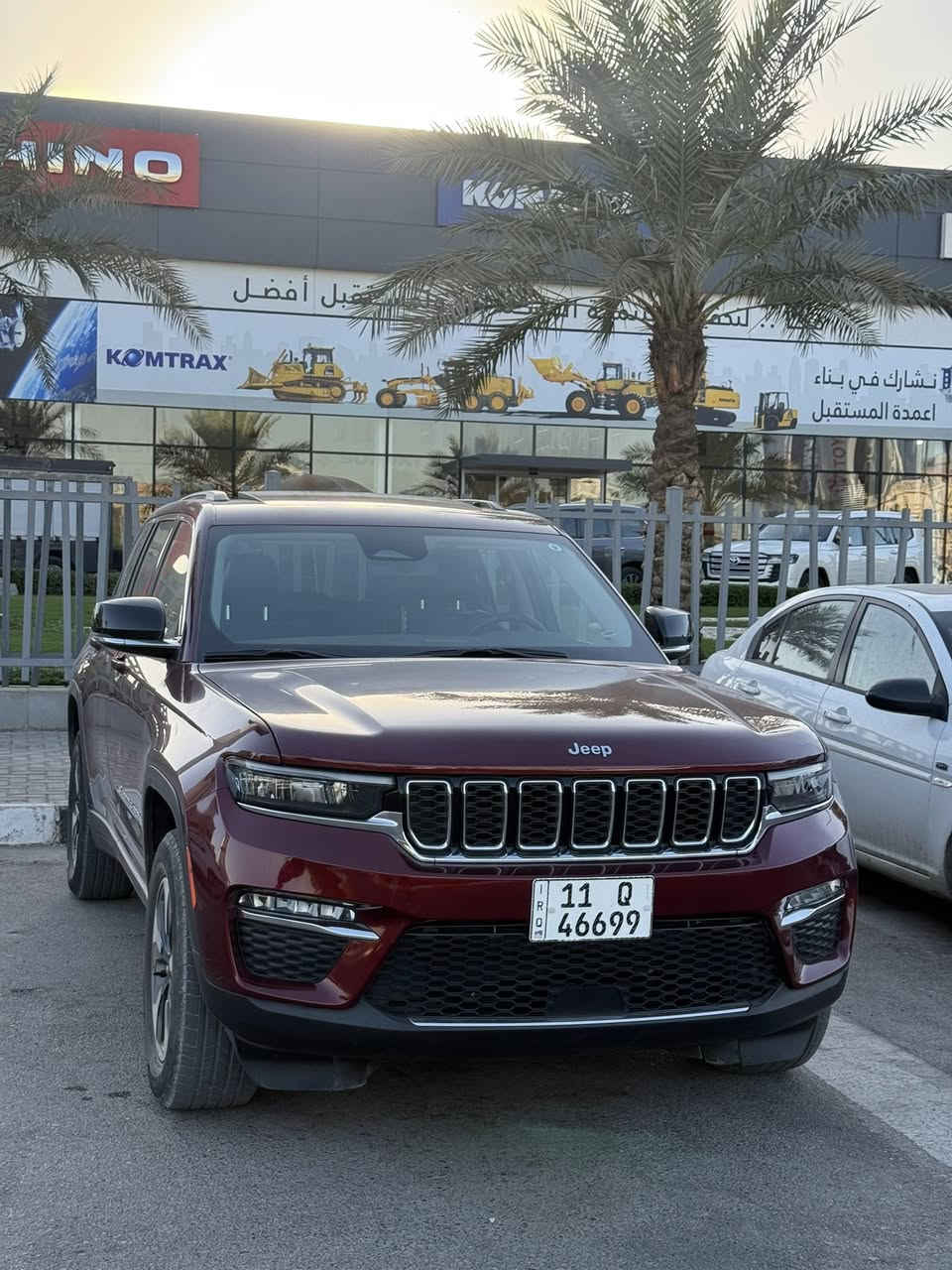 • النوع: Jeep Grand Cherokee 4xe
(هايبرد – كهرباء + بنزين)
 • موديل:2023
• الدفع: رباعي (4x4)
 • اللون: خمري ميتاليك (فاخر)
 • المقاعد: 5 راكب
 • ترخيص: عراقي (أرقام بغداد)
 • حالة السيارة: نظيفة جدًا، شبه وكالة ✨

📌 مميزات إضافية:
 • شاشة لمس كبيرة مع أنظمة أندرويد أوتو + أبل كاربلاي
 • شاشة عدادات رقمية (Digital Cluster)
 • أنظمة أمان متطورة (رادار، مانع تصادم، مثبت سرعة متكيف)
 • فتحة سقف بانوراما
 • إضاءة LED أمامية وخلفية
 • توفير بالوقود مع قوة المحرك الهجينة
• ملاحضة : السيارة وارد امريكي ليبل واحد بدون ايرباك ضربتها بسيطة  ‼️

💰 السعر: [337$] وقابل للتفاوض
📞 للاتصال والاستفسار: [***********] 
• العنوان بغداد

