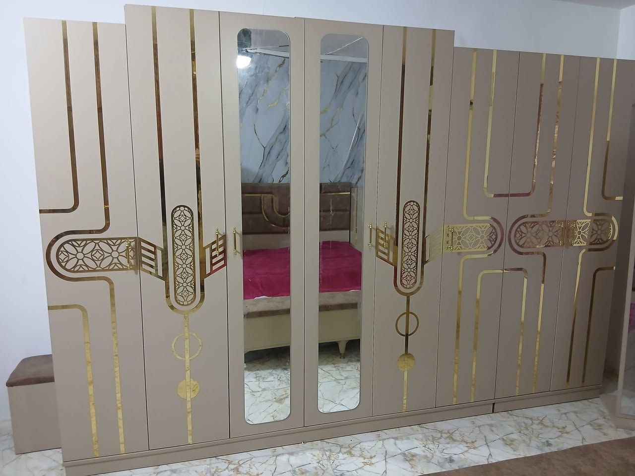 غرفه تركيه 10 قطع متسخدمه شي قليل السعر مليون وميه وبيهه مجال  العنوان الزعفرانيه. شارع المعهد قرب جامع المصطفى ***********  ياسين
