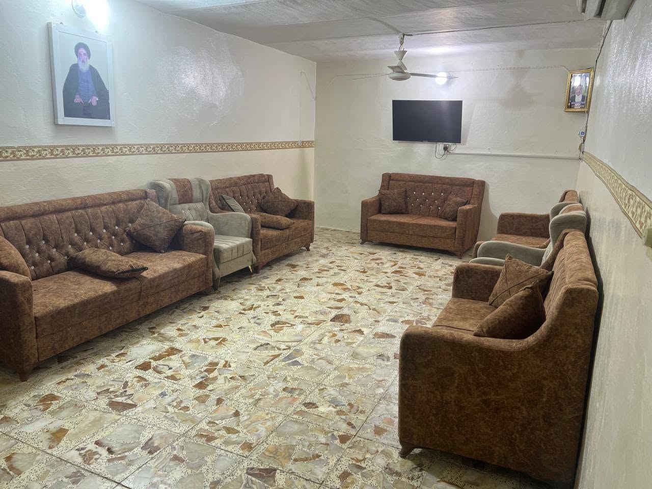 تخم 14نفر تسكام خشب اسود كل التخم إسفنج مميز التخم مستخدم شي قليل نضيف كل ضرر مابي المكان القاسم السعر خاص ومناسب ***********
