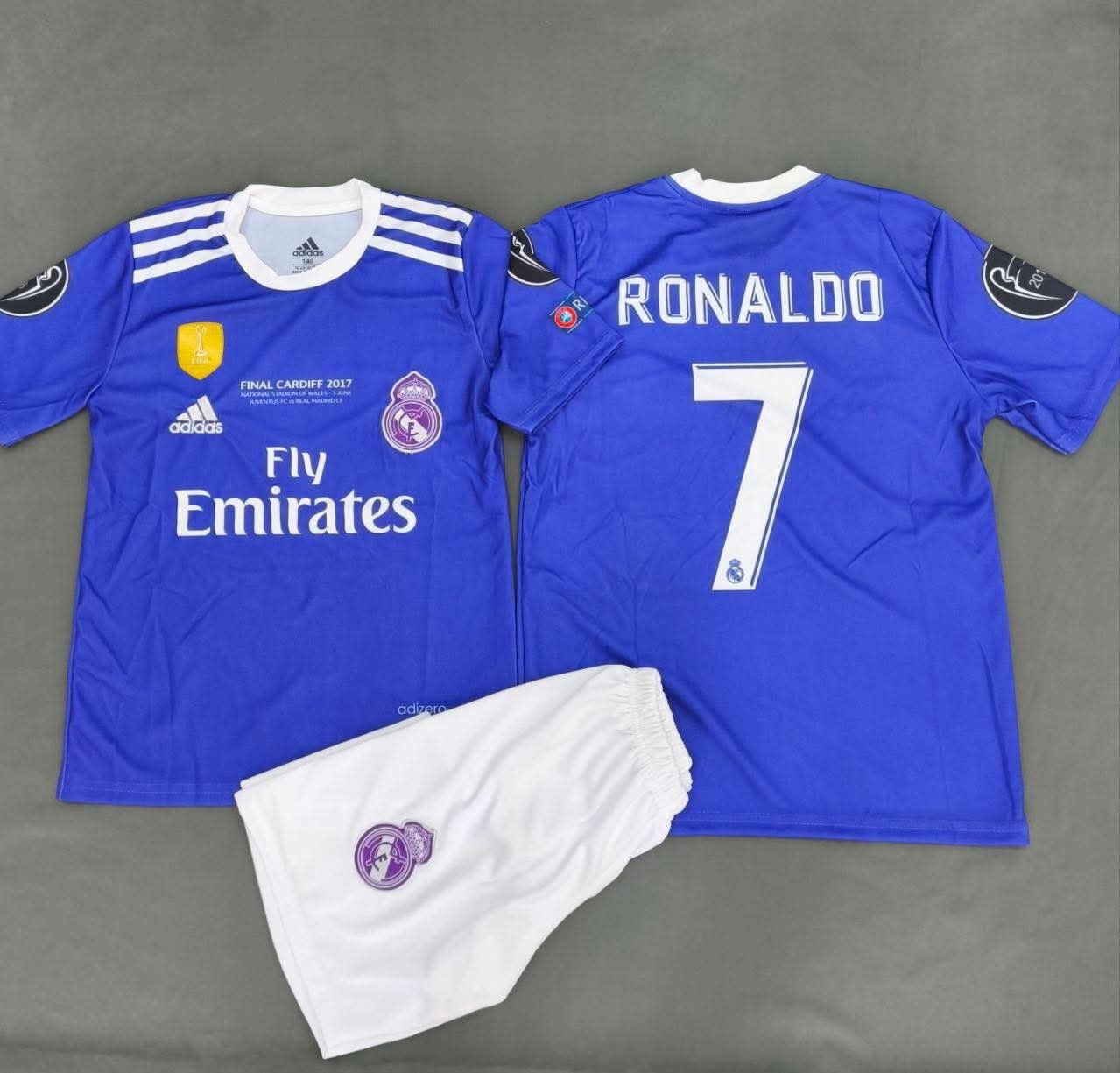 مع حلول عيد الفطر المبارك وبداية الموسم الصيفي 
وفرت لكم أزياء ((القرش)) سيت رياضي دريس وشورت ماركات 
الصناعة تركي درجة أولى الخامة والقالب شرط الفحص 
الأعمار المتوفرة من ((5سنوات لغاية 14 سنة )) 
للطلب والأستفسار مراسلة الصفحة أو الأتصال بالأرقام التالية 
***********
***********
