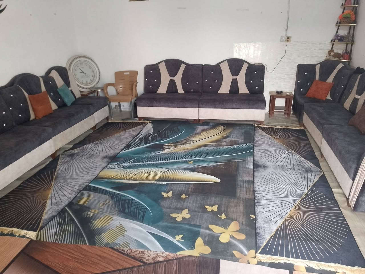 بيت للبيع مساحته 300 في كاع شياع سعره 25 وبي مجال غرفة ومطبخ وطارمه وحديقه وديوانيه بتلو الاستفسار ***********
