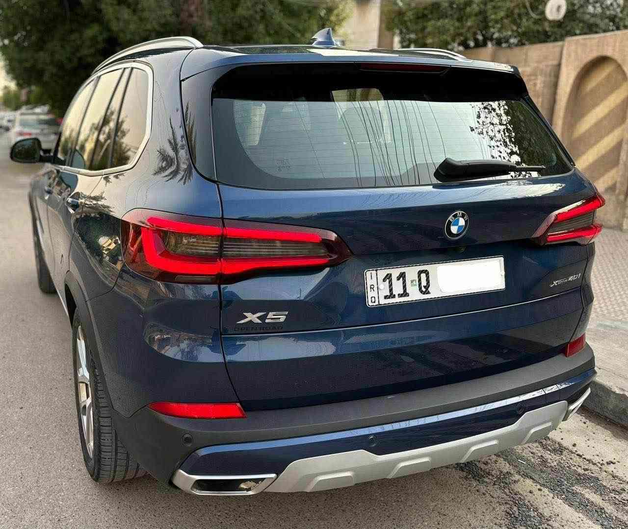 السلام عليكم 

‎‏BMW X5 40i xdrive 
‎
‎موديل : 2022
‎رقم بغداد الجديد
ماشيه 51 ميل  
‎ محرك 6 سلندر 3.0 توين توربو
فول مواصفات 1/1
بانوراما
داخل مشمشي
داتا شو ‎
كامرات 360 درجة
مساج كشنات 
‎بريك بصمه 
‎كشنات اماميه كهرباء هيتر و تبريد
‎حساسات خلفي و امامي 360 درجة 
شفتات ستيرن 
‎كشنات جلد 
‎ لايتات عدسة زينون داينمك مع ستيرن
‎رادار مرايا امامي و خلفي
‎قيادة ذاتية
نظام الاصطفاف الذاتي Auto parking 
‎هاند بريك كهربائي
‎لايت عدسه متحرك مع الستيرن 

الحادث ابواب ثنين فقط عكس السايق مبدل 
ومصبوغ و شبر بارد بالجاملغ يم الباب الخلفي

ايرباك بردة فقط وراجع سستم

مكان بغداد
*********** بغداد, العراق
