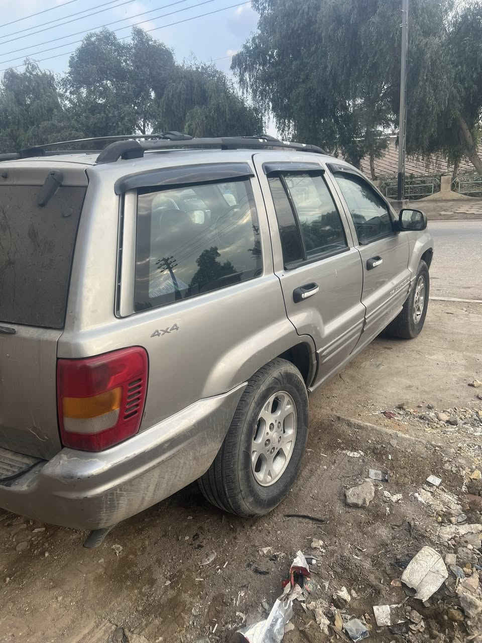 ‏سلام عليكم للبيع سيارة جيب شوكي موديل 2000 محرك ستة سلندر بلادي سيارة بلدية وقلم سليمانية إنجليزي مكان سيارة  ￼عمارة ميسان *********** السعر 75 وفيها مجال
