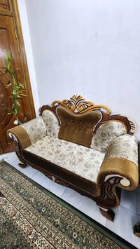 طقم ١٠ مقاعد • نضيف • قابل تفاوض