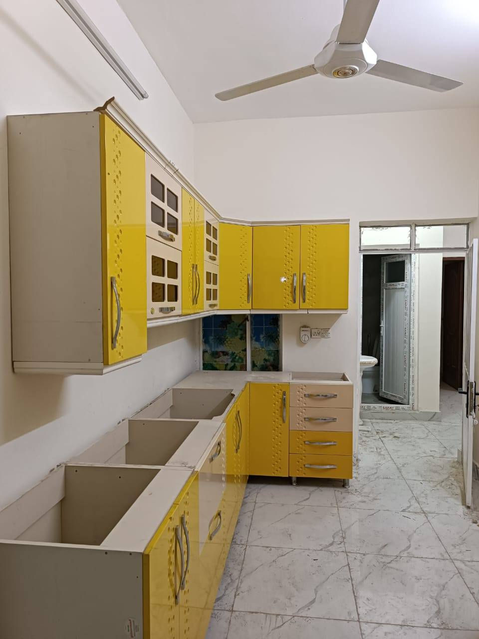 دار سكن طابو للبيع مساحة 125 متر واجهه 6 متر في كركوك حي الواسطي خلف معرض فراس الحمداني للسيارات طابقين
ط1 غرفة نوم مع هول واستقبال ومطبخ وصحيات وكراج
ط2 غرفة نوم مع بيتونة
ومجهز بكاونتر للمطبخ
للاستفسار أكثر الاتصال على رقم الموبايل
*********** واتساب
***********
مركز كركوك للعقار
كركوك شارع القدس فرع أفران الحياة مقابل حديقة جيهان
نستقبل جميع العروض بيع وشراء وتأجير الدور والعمارات السكنية والزراعية
