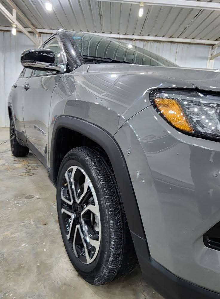 السلام عليكم
للبيع فقط 
 نوع السيارة : جيب  Jeep اللون اسمنتي (سموك) مميز وقماره سوده 
 موديل السيارة : كومباس  Compass
 الفئة :  لمتد 
 سنة الصنع :  2022 
 عداد المسافة : 39 mi

 المواصفات : 
• حجم المحرك : 4 اسطوانات  سعة 2.4L المرغوب بانزين كله عادي 
 مو مثل موديل 23 يجي تيربو 

• بصمة تشغيل : يوجد
• كاميرا : يوجد
• شاشة : يوجد
• نوع المقاعد : جلد كهربائي تدفئة 
• حساسات .
• رادارات 360 درجه 

 الحالة : مكفوله من الصبغ والتبديل الضرر كما موضح في الصور جامه وحافة القماره سياره بجم كبس برغي ممفتوح بيها بحالة الوكاله  ورقم الشاصي مرفق  . تعديل بارد وتكحيل فقط .

 رقم الشاصي : 3C4NJDCB5NT104663

    مرقمة بغداد باسمي  الدولي الجديد 
ومشروع وطني ، مكفوله من قطرات الصبغ والجلخ والرصعات 

اخوان سياره جديده وحدثها جدا بسيط لتقارنوها بغيرها وكلشي بسعره 

 للاستفسار اكثر عن التفاصيل مراستي خاص.
 السعر  ١٧٠ 
 العنوان : الديوانية .المركز
تفضلوا بقبول وافر التحية والتقدير  .


**إذا كنت صاحب هذا الإعلان وتريد حذفه لأي سبب، رجاءا أرسل رسالة إلى الدعم الفني**