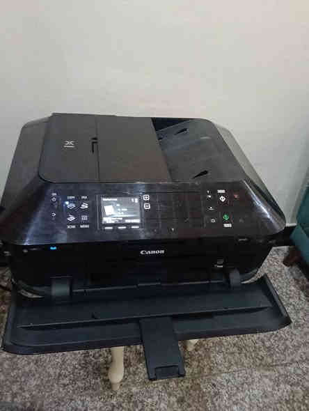 طابعة كانون بيها خلل تطبع ورق فارغ او الوان خفيفة مميزاتها  بيها دوبلكس وفيدر وتطبع على اقراص سعرها 50 الف مكاني الدورة حي الصحة *********** بغداد
