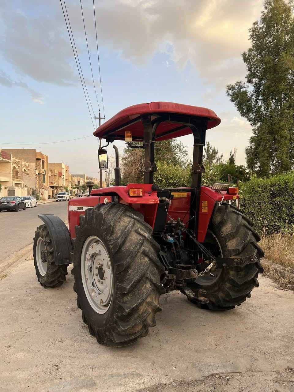 ئەم فەرگەسۆنە مۆدێل ٢٠٢٣ بۆفرۆشینە رەقەموو سەنەویە  گێرومەکینە بەشەرت برخی لێباندراوە ناکراوەتەوە بەشەرت سەرفوو بوخاری نیە پەمپ گەورەیە  شوێن هەولێر
***********
